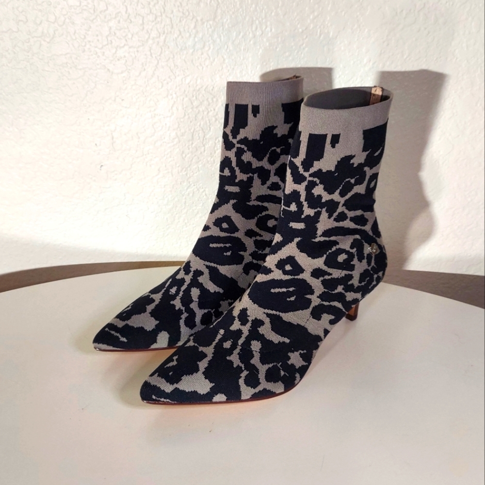 Louise et Cie Vachel Gray/Black Leopard Knit Kitten Heeled Booties WM Size 7.5 M